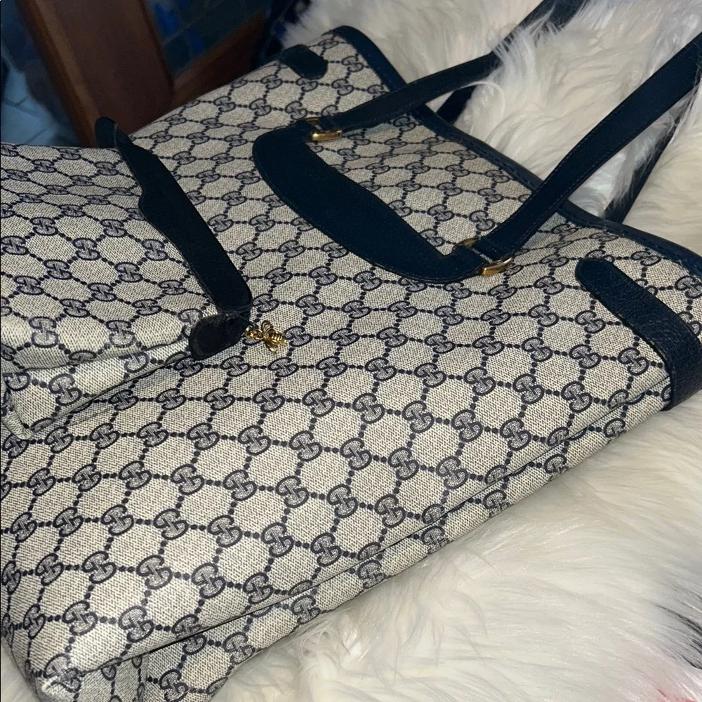 🔥GUCCI BUNDLE🔥Navy and Beige Women's Bundle Tote & Make up/Clutch Bags - Picture 5 of 5